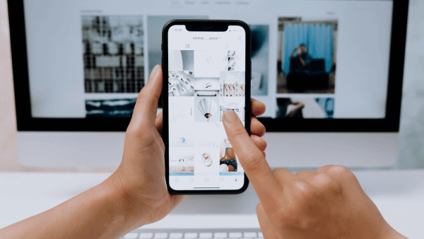 celular aberto para trabalho